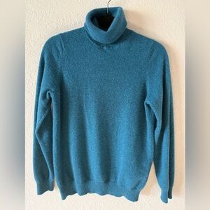 100% Cashmere Turtleneck Sweater Size M Teal Blue Small Hole at Back of Neck